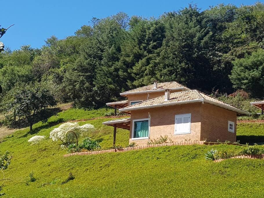 Recanto Dos Beija Flores, Chale Lantana B Monte Alegre do Sul Buitenkant foto