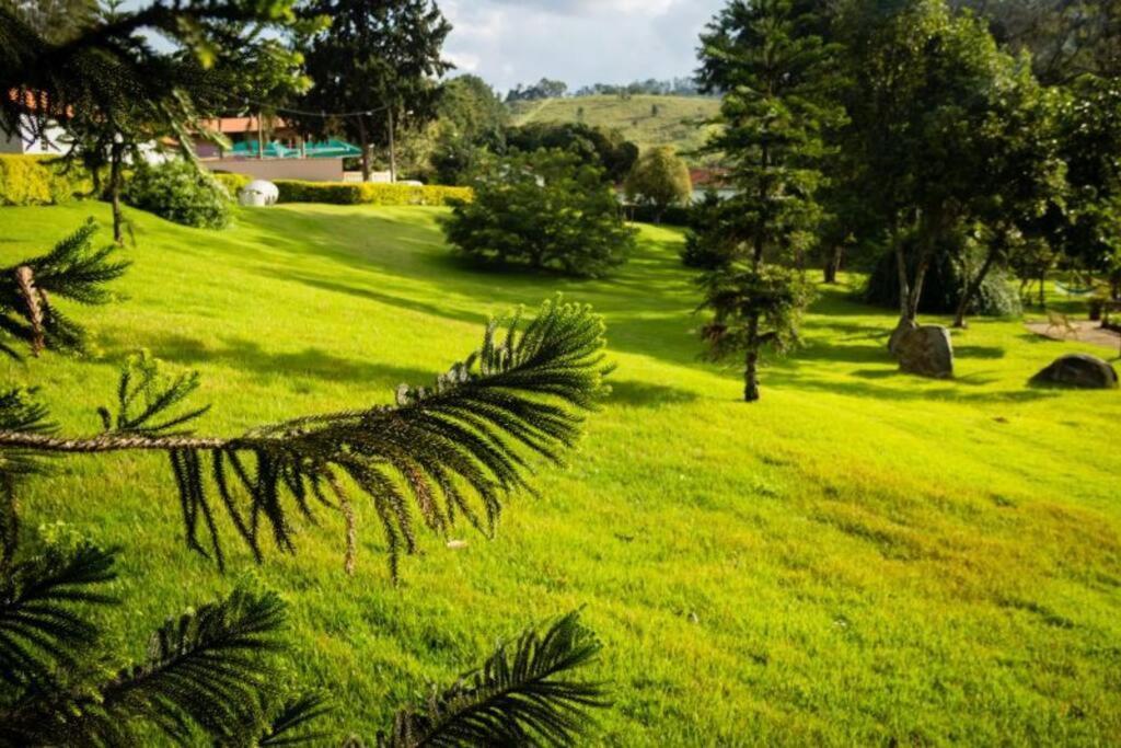 Recanto Dos Beija Flores, Chale Lantana B Monte Alegre do Sul Buitenkant foto